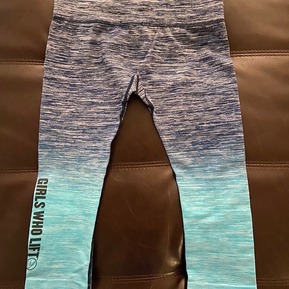 Girls Who Lift ombré 3/4 legging - Picture 4 of 4